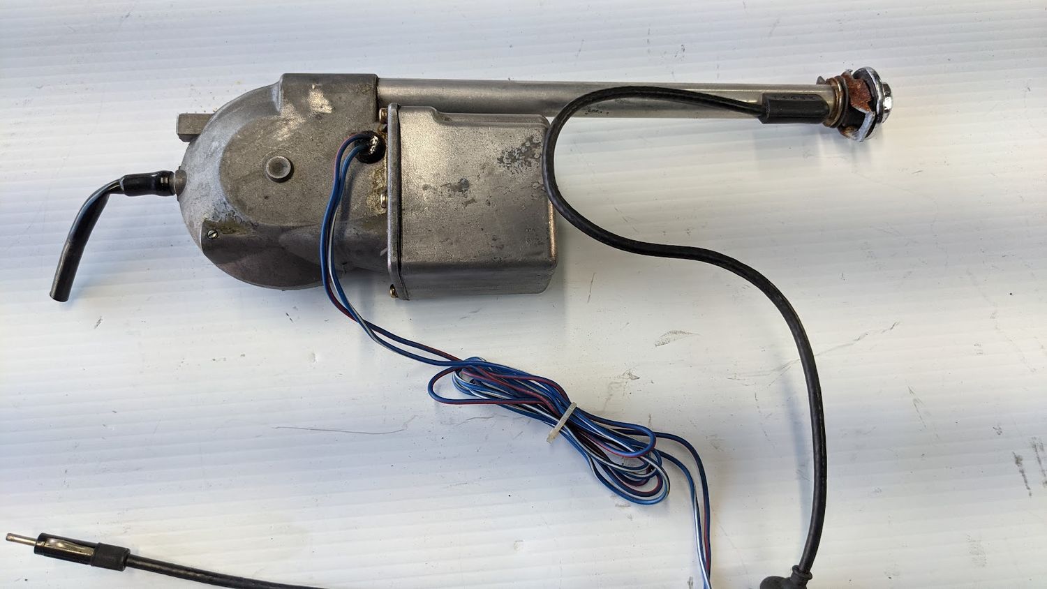 FERRARI 308 GTSi SEMI AUTOMATIC ANTENNA