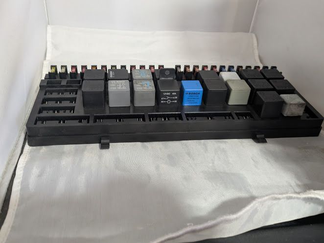FERRARI 456M PART  FUSE BOX BOARD PANEL WITH RELAYS 160594