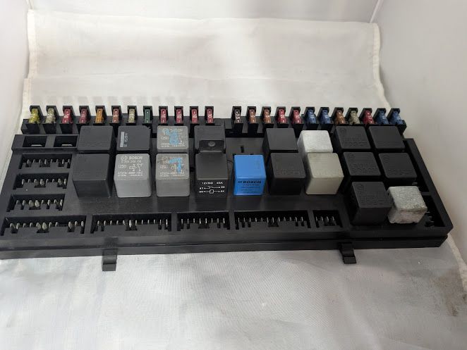 FERRARI 456M PART  FUSE BOX BOARD PANEL WITH RELAYS 160594