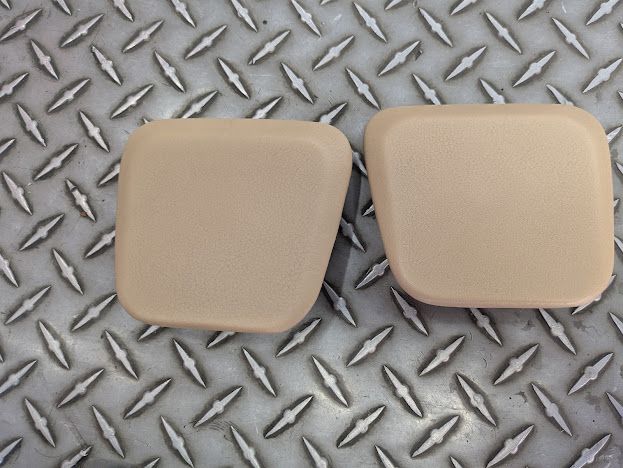 FERRARI  456M REAR SEAT BELT BOLT COVER ON LEATHER CREAM