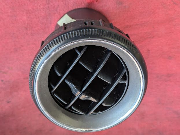 FERRARI  456M  AND 550 MARANELLO INTERIOR  AIR VENT ASSEMBLY