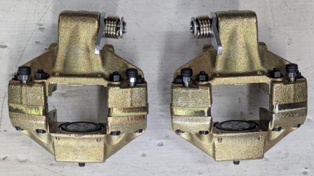 FERRARI 308 81 USA PARTS RIGHT AND LEFT REAR BRAKE CALIPER NEW 106360 106359 SET