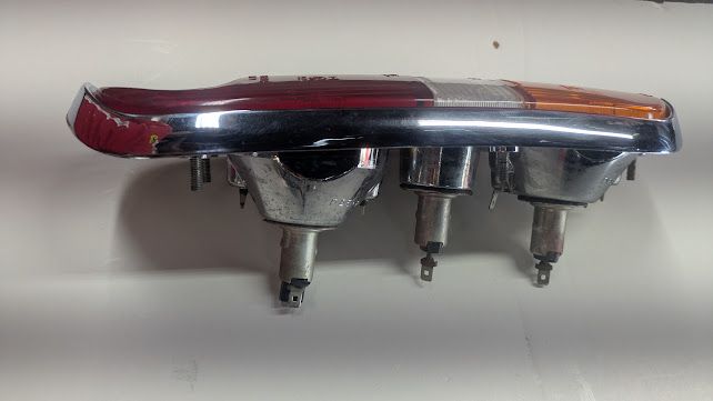 ROLLS ROYCE CORNICHE SILVER SHADOW II  PART TAIL LIGHT   UD17066 USA