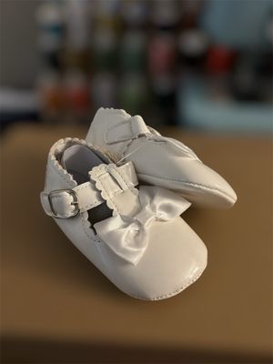 Infant/toddler girls white patent leather shoes fits 12-18 months 