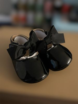 Infant girls black patent leather shoes fits 6-12 months