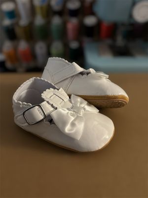 Infant girls white patent leather shoes fits 7-12 months 