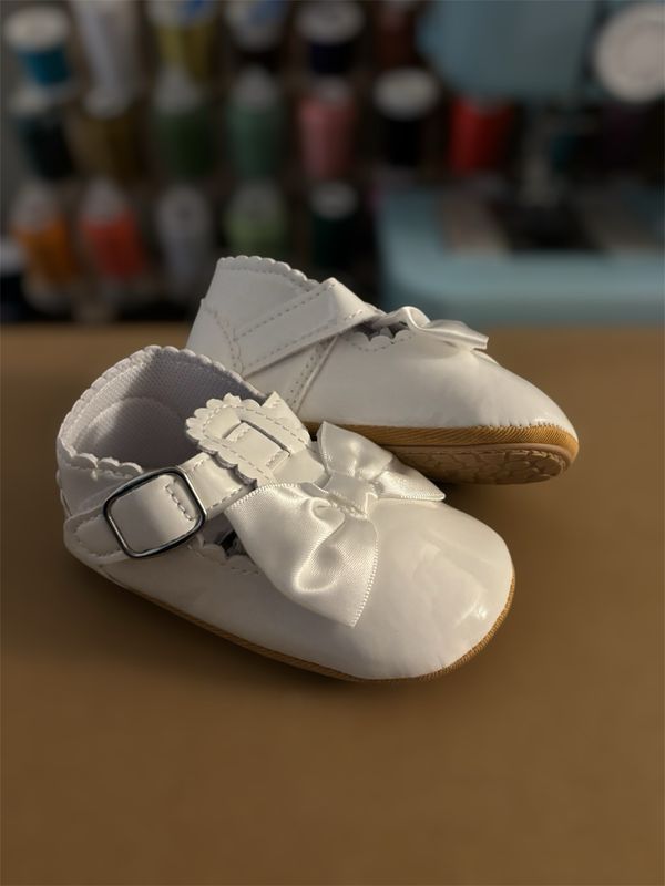 Infant girls white patent leather shoes fits 7-12 months 