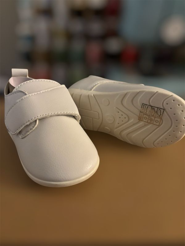 Toddler boys white shoes fits 19-24 months 