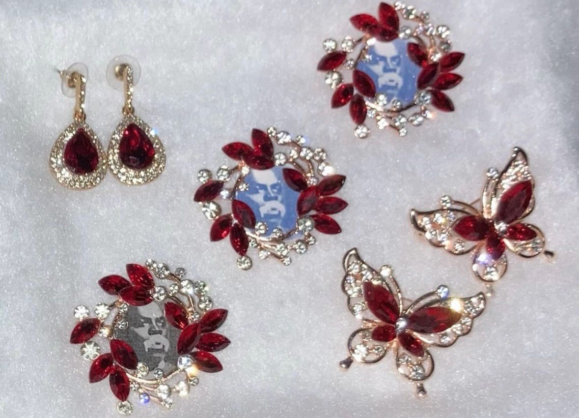 Red Prophet Pin Set