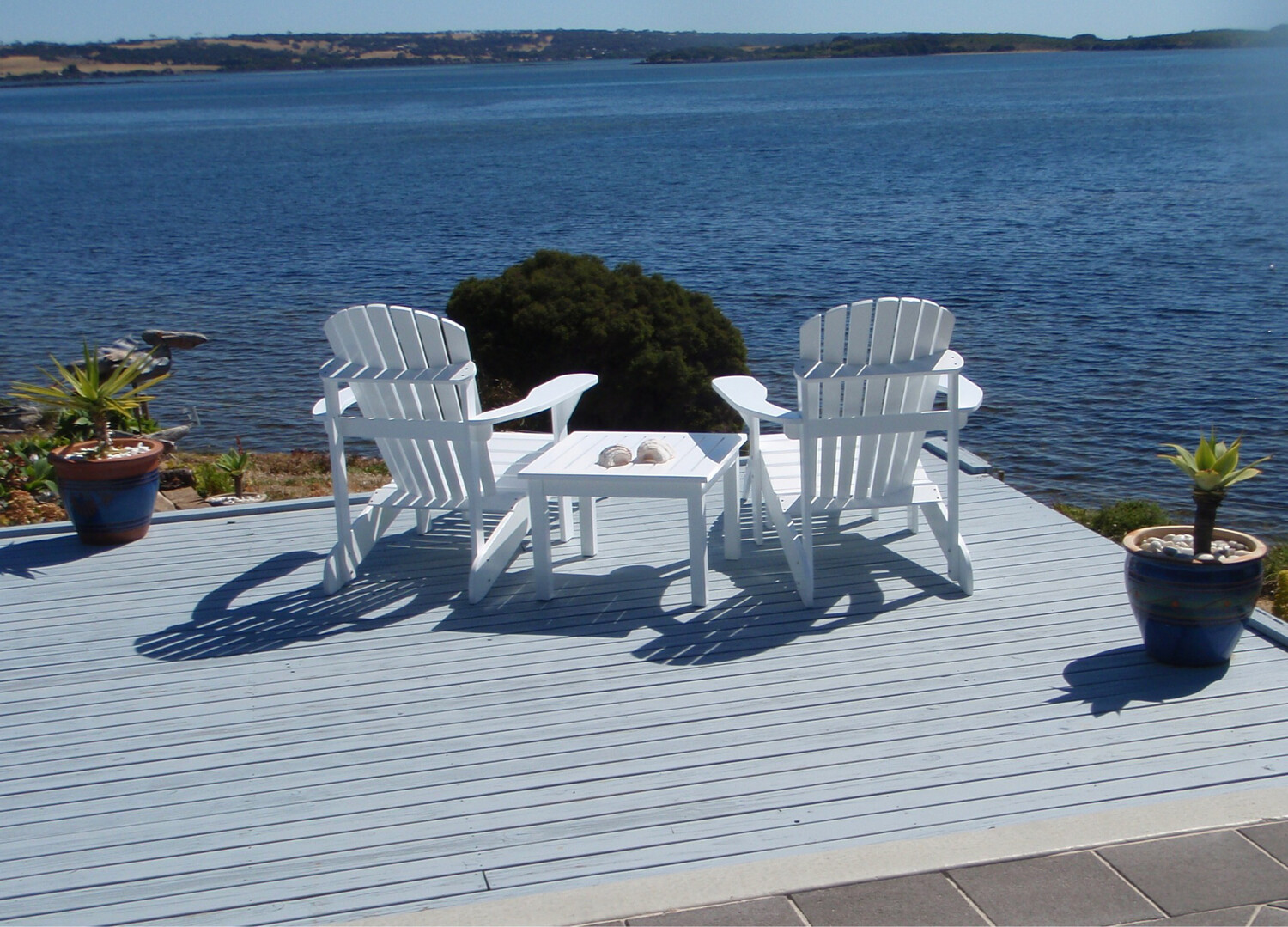 Shell-back Deck Chair White Shell-back Deck Chair White