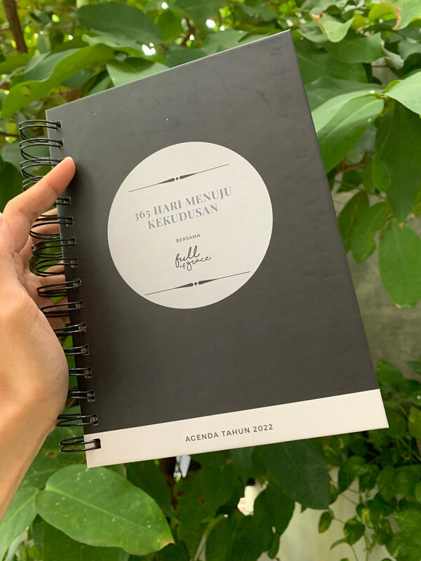 Buku Agenda (Planner) 2022 “365 Hari Menuju Kekudusan Bersama Full of Grace” desain FOR EVERYONE