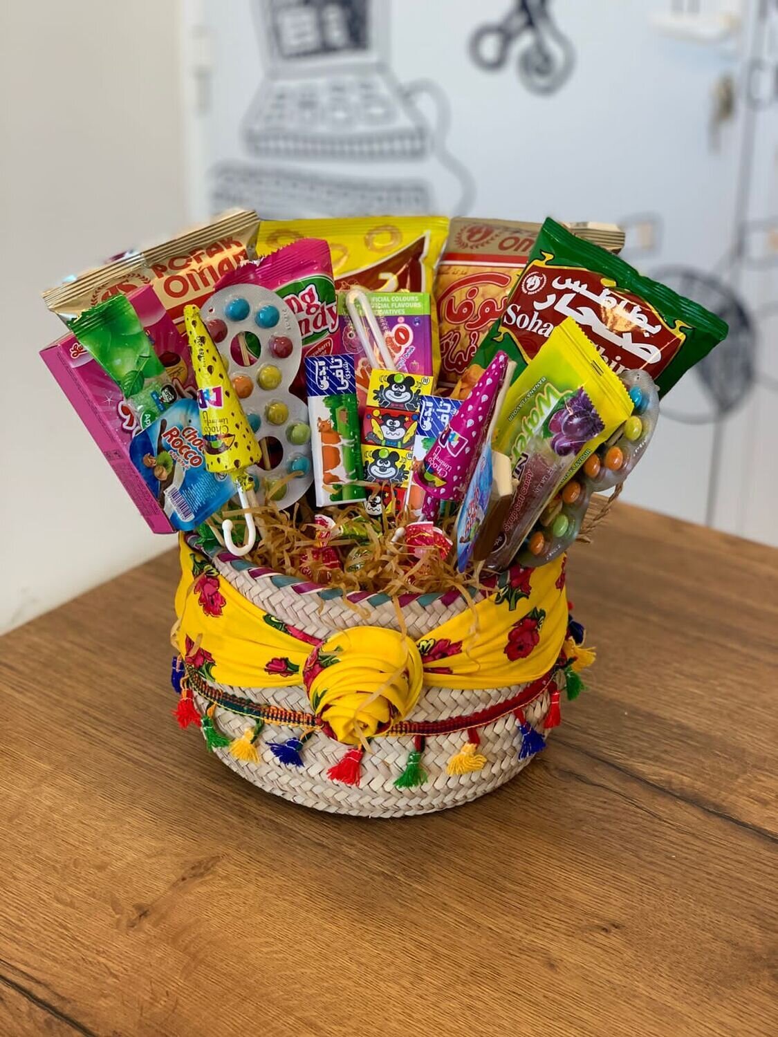 BASKET WITH SWEETS