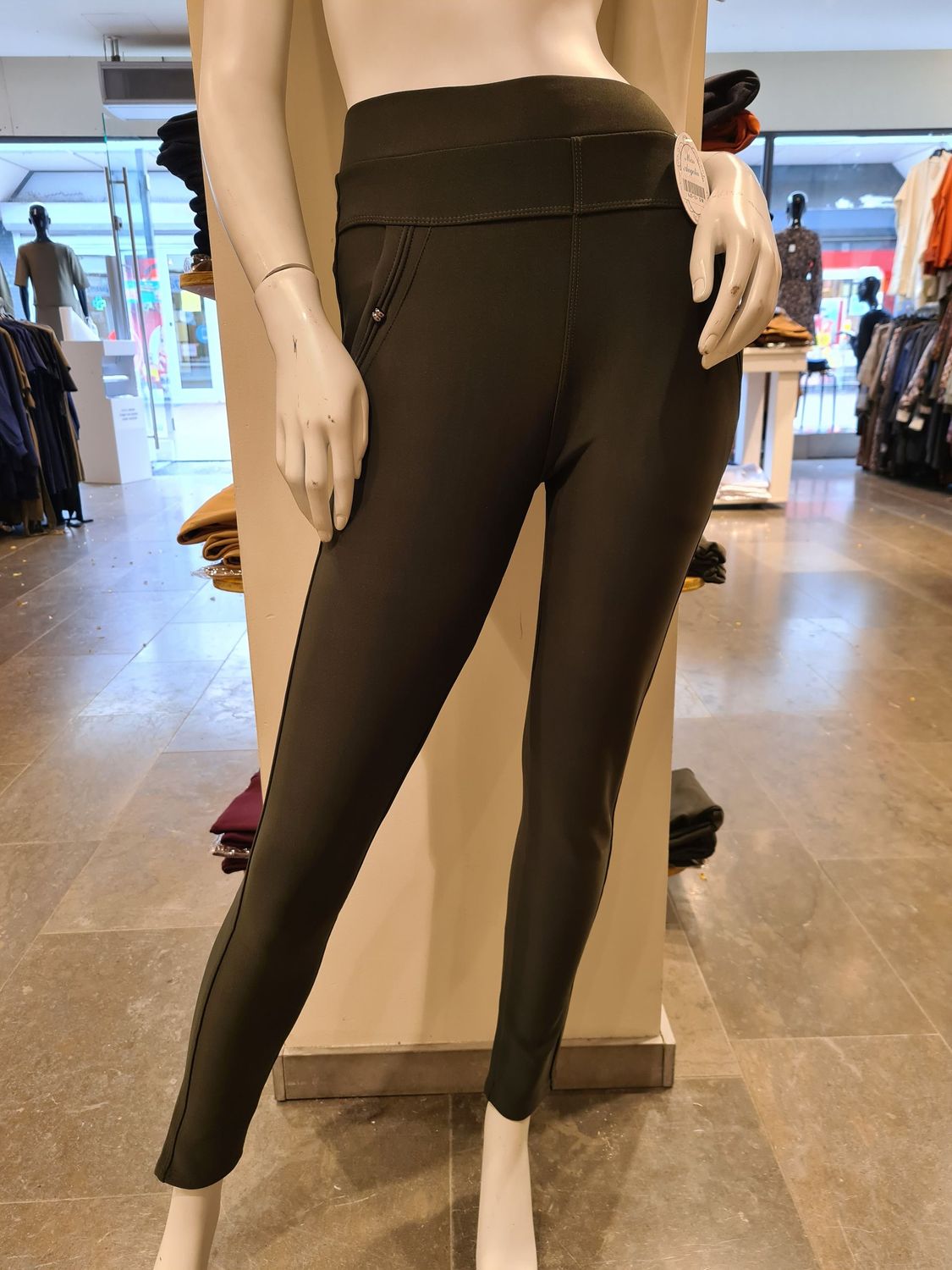 comfortbroek kleur legergroen