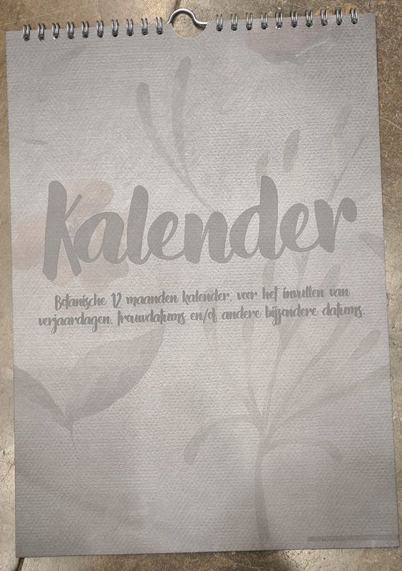 Kalender met botanische afbeeldingen