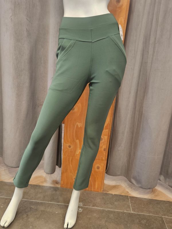 comfortbroek kleur groen (maten)