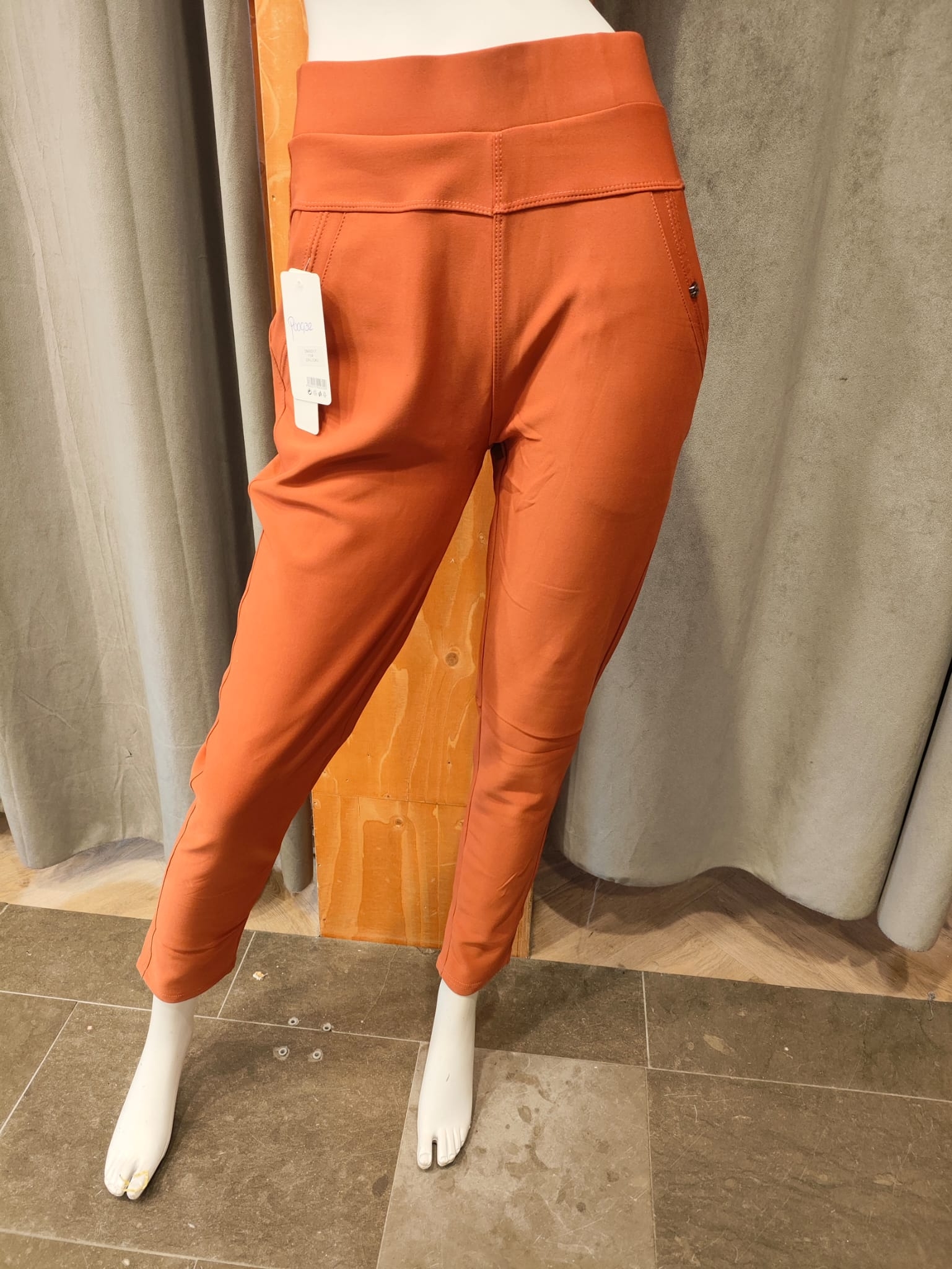 SALE let op product nu €5 wil je dit product app dan even naar 0617555531 comfortbroek  kleur roest (maten)