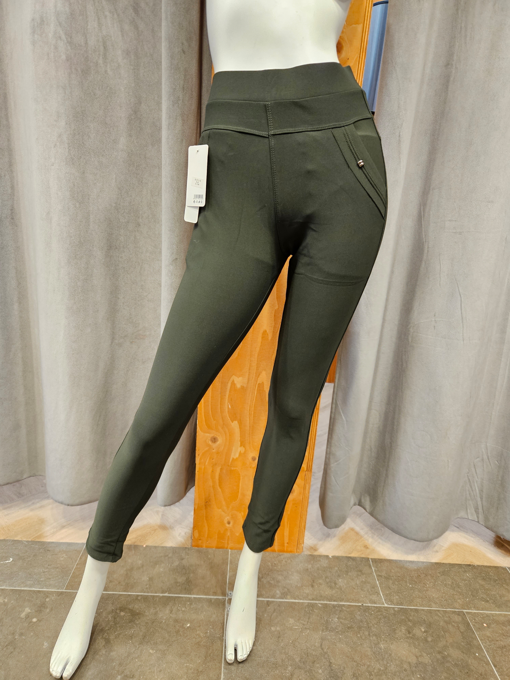 SALE let op product nu €5 wil je dit product app dan even naar 0617555531 comfortbroek legergroen s/m en m/l