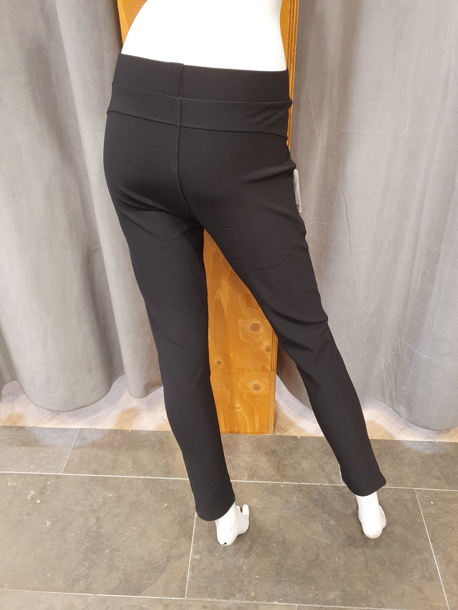 SALE let op product nu €5 wil je dit product app dan even naar 0617555531 comfortbroek  zwart 3/4xl, 4/5xl en 5/6xl