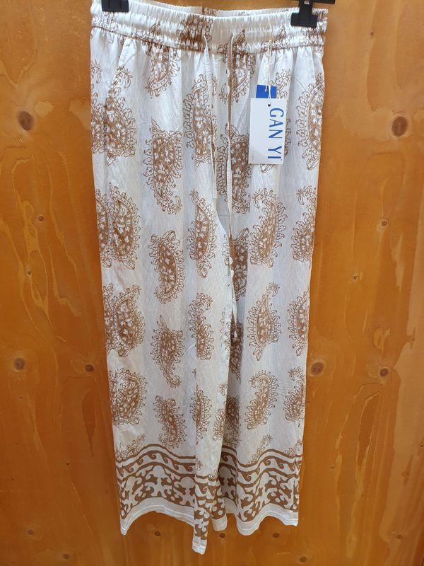 SALE Broek Hazel maat S (meerdere kleuren) SALE Broek Hazel maat S (meerdere kleuren)