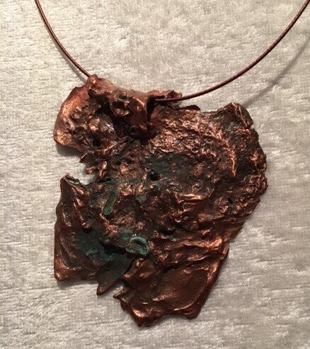 Ruwe bronzen hanger