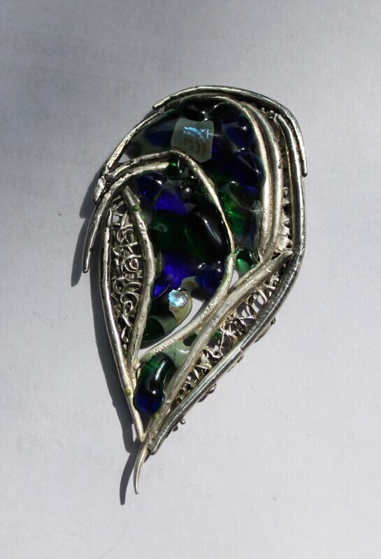 Zilver met ruwe tinten blauw