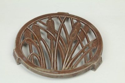 Trivet with Ear of Wheat Design
