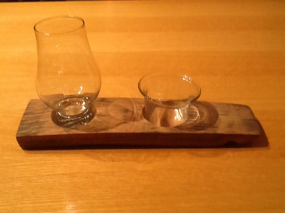 Glashouder 2 met glas en schaaltje