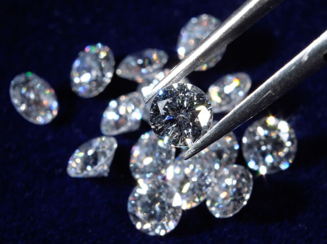 Бриллианты hpht first class diamonds. CVD Алмазы. Бриллианты HPHT. Diamond CVD 010. Синтетические Алмазы CVD.