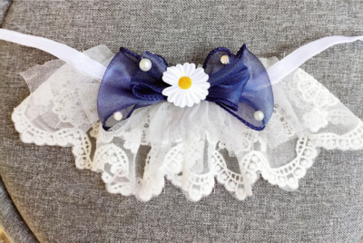 Fresh Daisy White Yarn Rhinestone Pearl Blue Bow Collar slobber towel - 清爽小雏菊白纱水钻