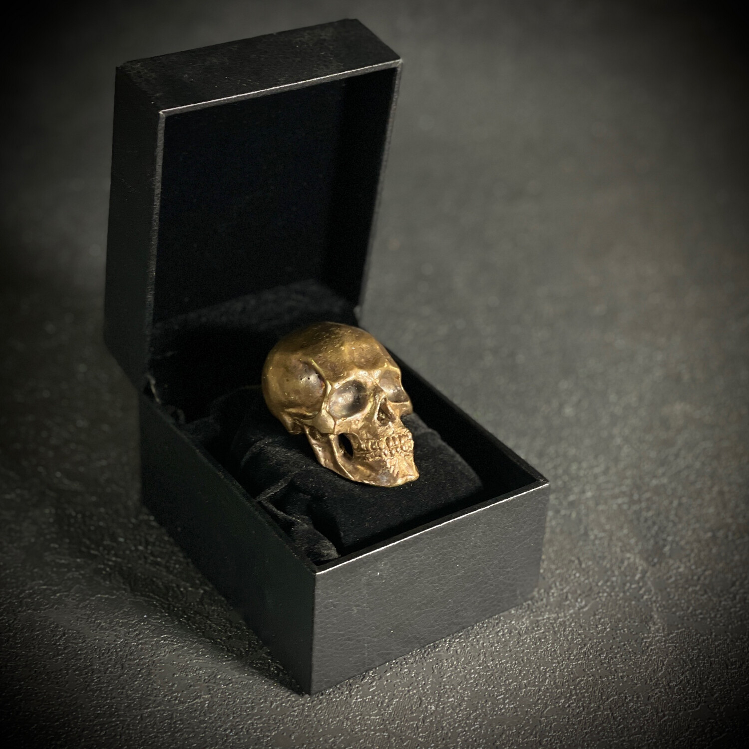 Bronze skull 