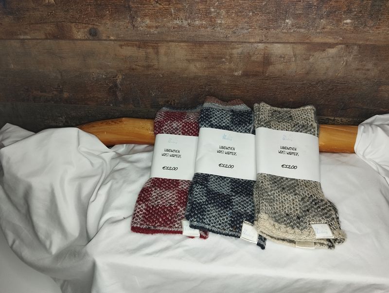 Checked lace arm warmers