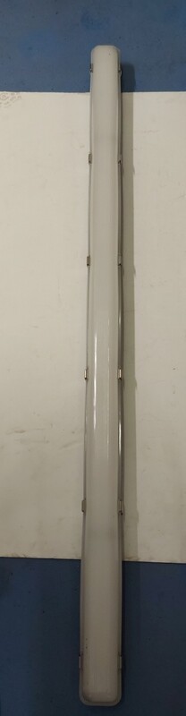 Single 5ft LED Fluorecent Light