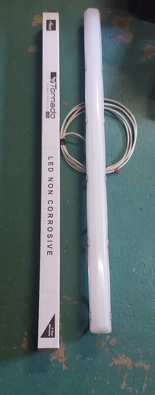 5ft LED Single Light