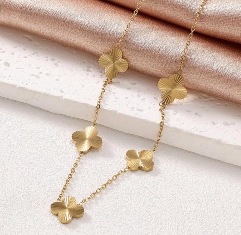 Clover necklace