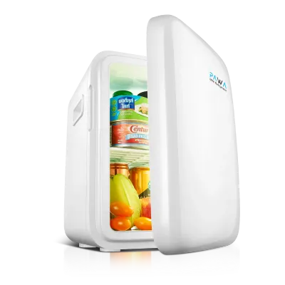 ثلاجة صغيرة