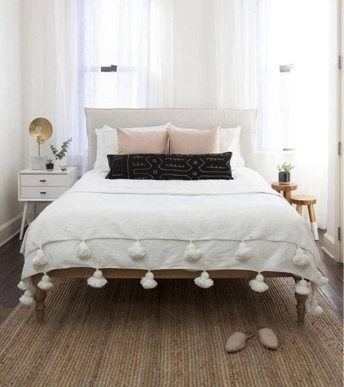 Moroccan Handmade pompom Blanket 100% Cotton Throw Pom Pom, Hand Woven Cover Designed by Artisans on Wooden Loom