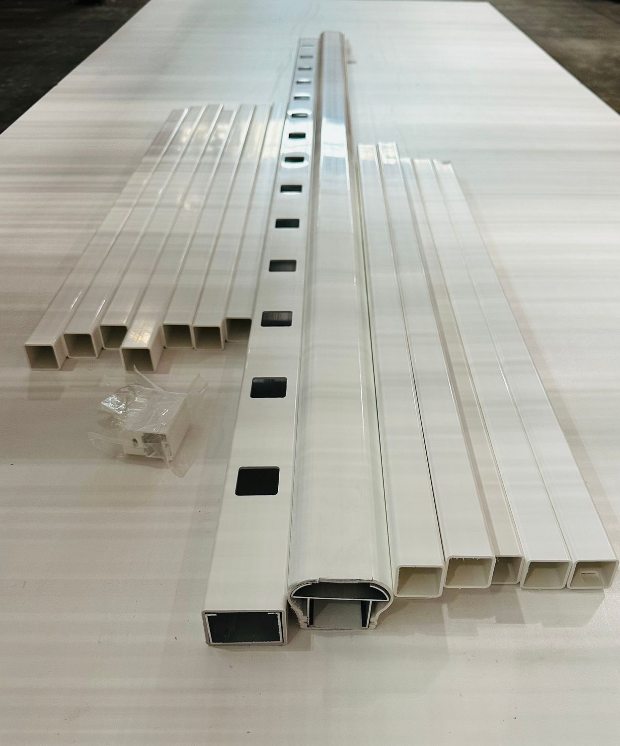 RDI 36 in. x 6 ft. Level Vinyl Rail Kit with 1 1/4 in. Square Balusters - White (Titan Pro Rail)