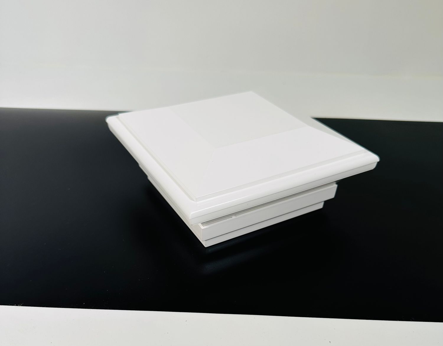 RDI 4 in. x 4 in. Contemporary Vinyl Post Cap – WHITE (Finyl Line/Endurance Original Rail)