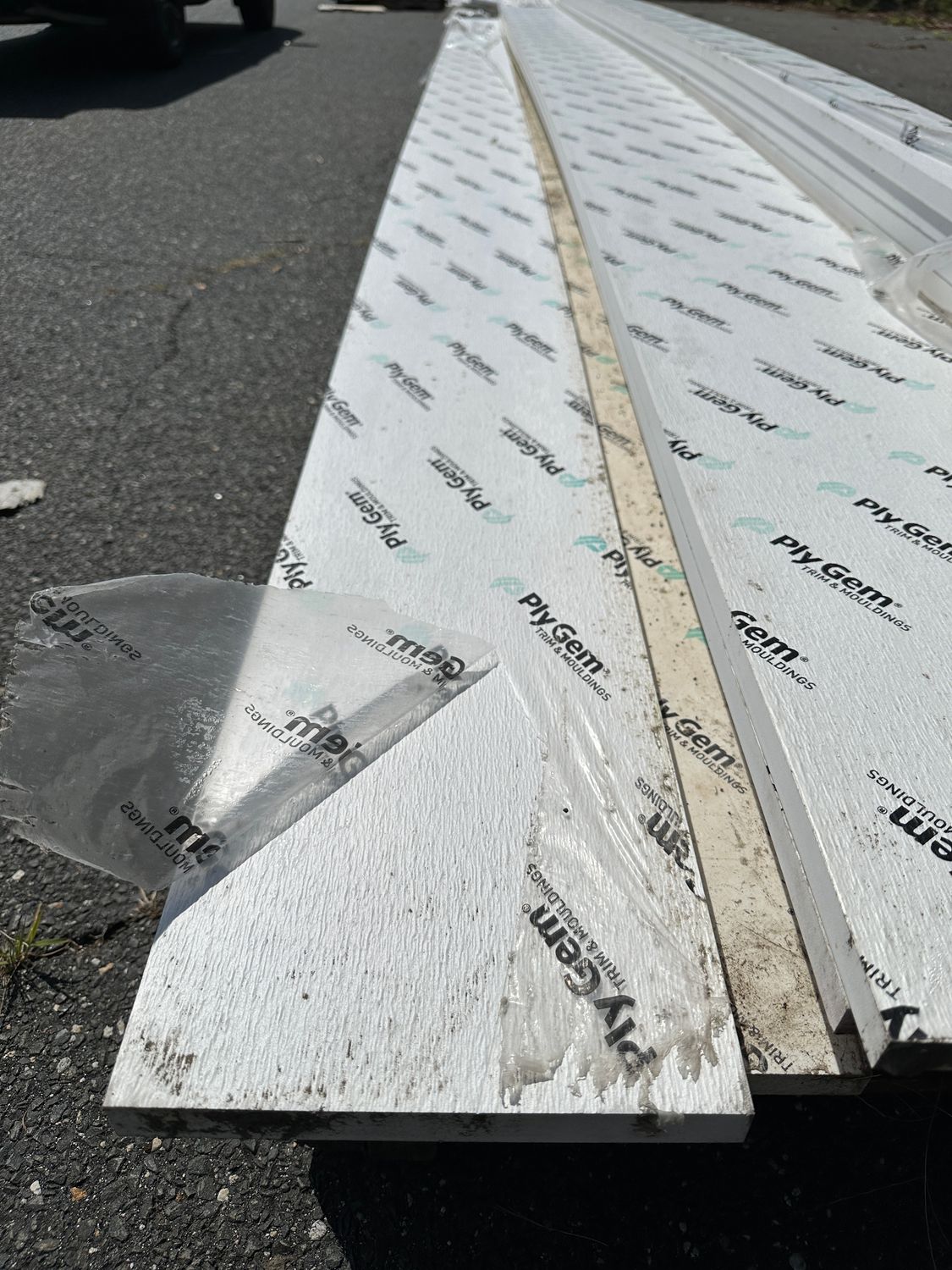 PLY GEM 5/4 in. x 10 in. x 18 ft. Woodgrain PVC Trim - Reversible (Warehouse Seconds)