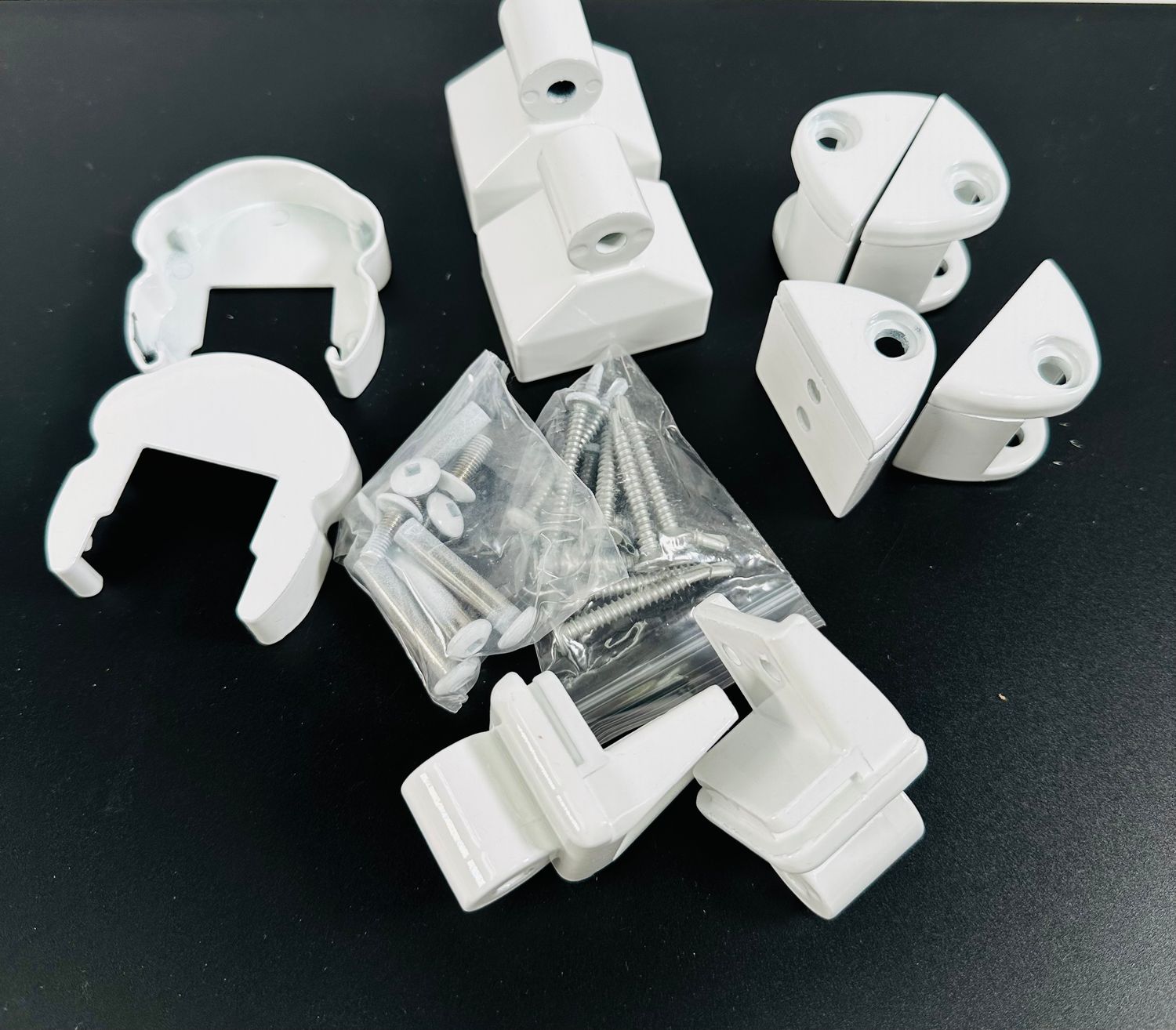 RDI Pellinore Angle Bracket Kit (set of 4 – 2 top, 2 bottom) – WHITE (Avalon Aluminum Rail)