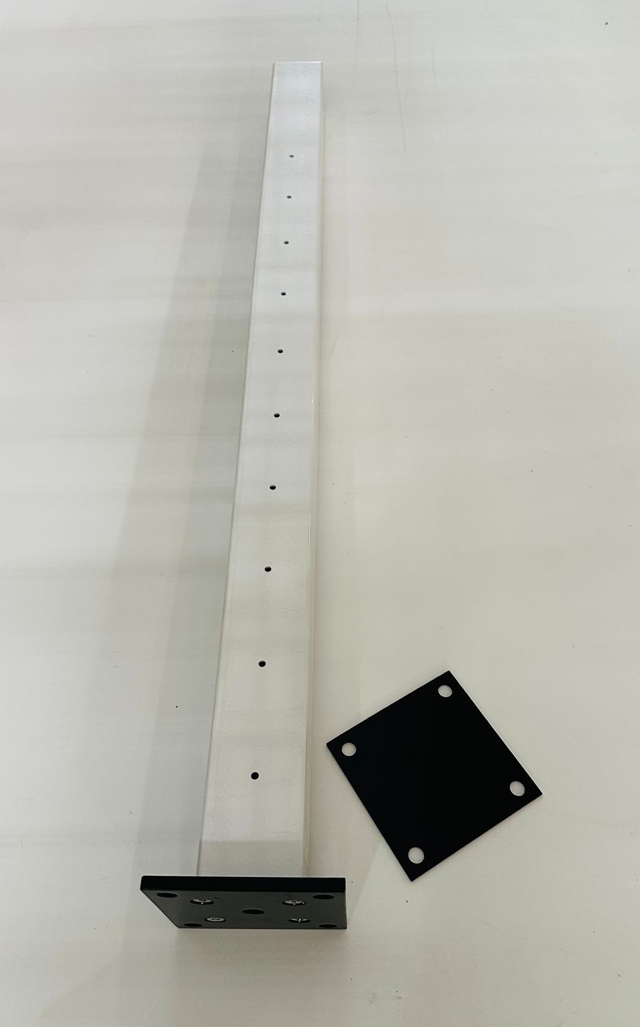 RDI 2 1/2 in. x 2 1/2 in. x 39 in. Aluminum Mid Routed Cable Post - White (Avalon Aluminum Rail)
