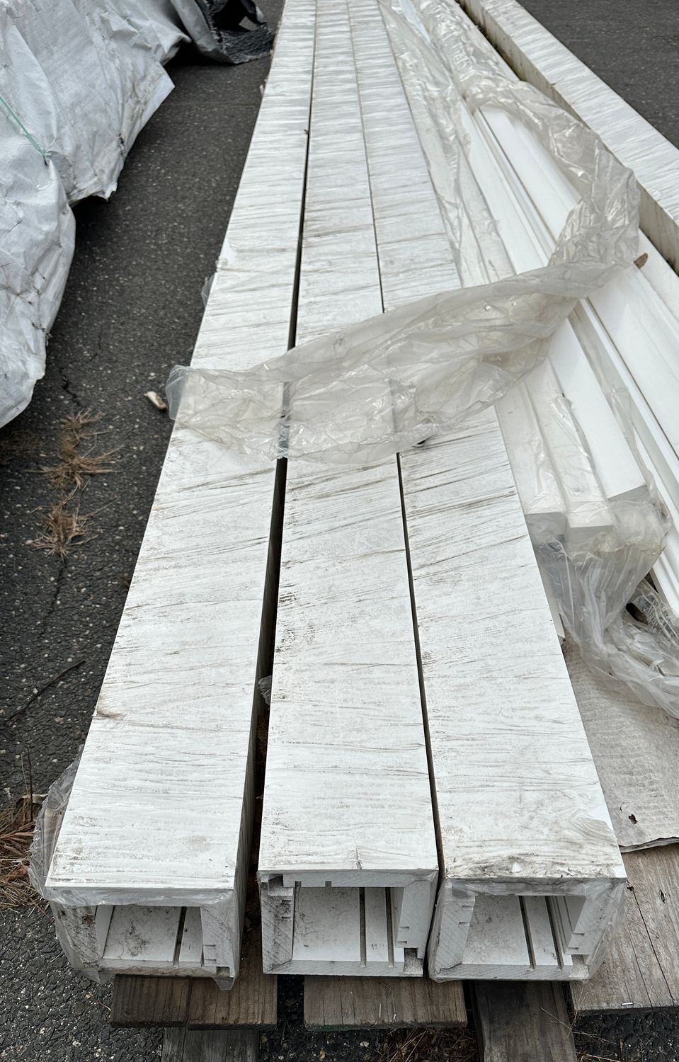 CertainTeed 5/4 in. x 6 in. x 20 ft. Smooth J-Pocket Outside Corner - Restoration Millwork (Warehouse Seconds)