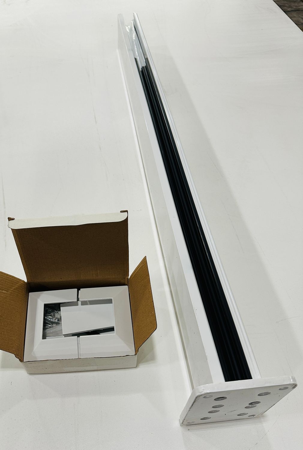 RDI 4 in. x 2 in. x 42 in. End Post Surface Mount  - White (Privacy Rail)