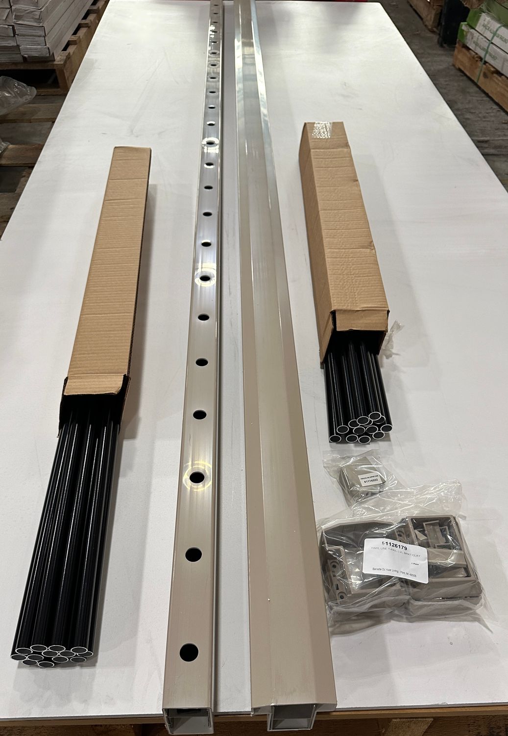 RDI 36 in. x 10 ft. T-Top Level Vinyl Rail Kit - 3/4 in. Round Aluminum Balusters, Clay (Finyl Line)