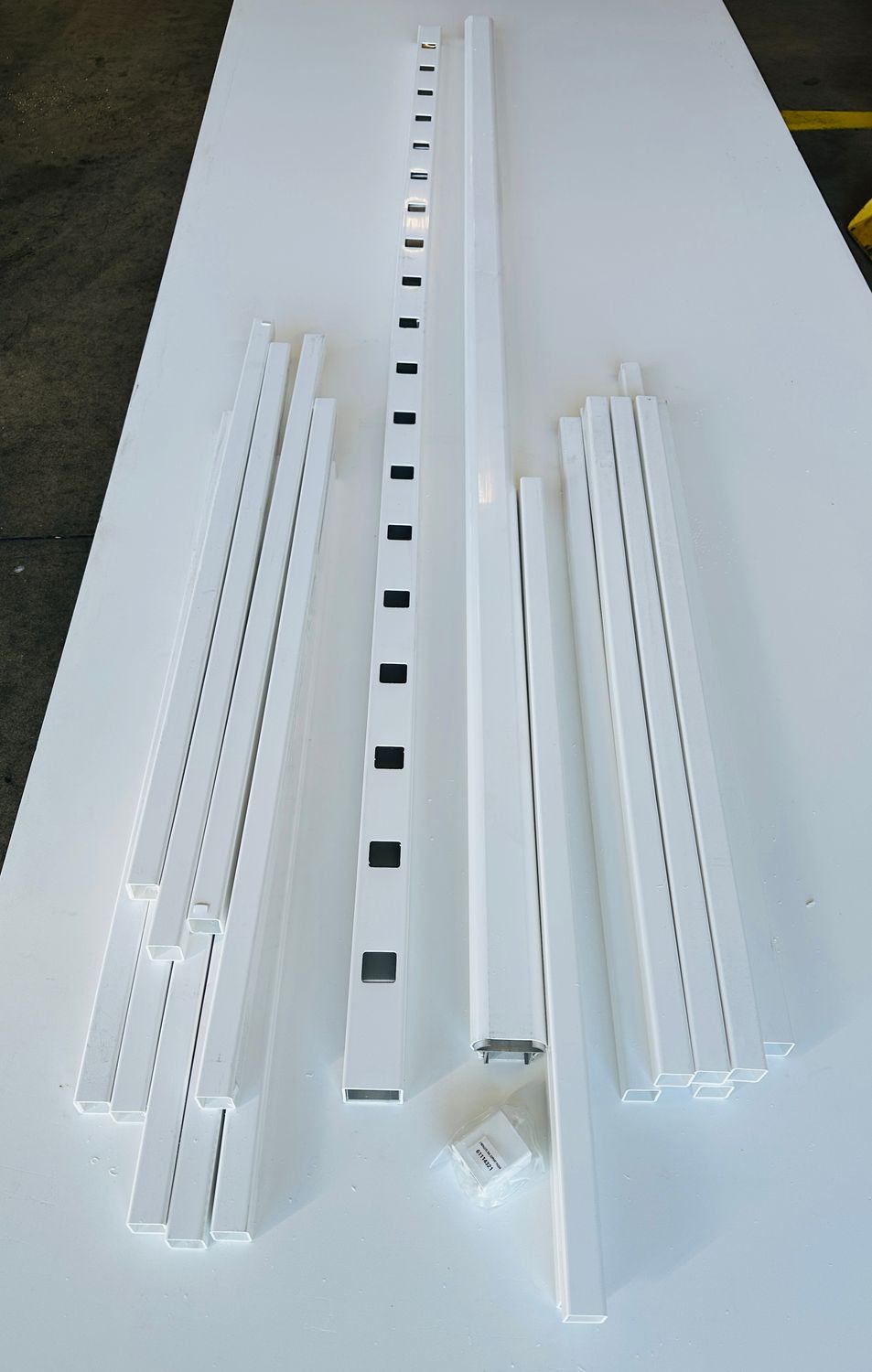 RDI 42 in. x 8 ft. Level Vinyl Rail Kit with 1 1/4 in. Square Balusters - White (Titan Pro Rail)