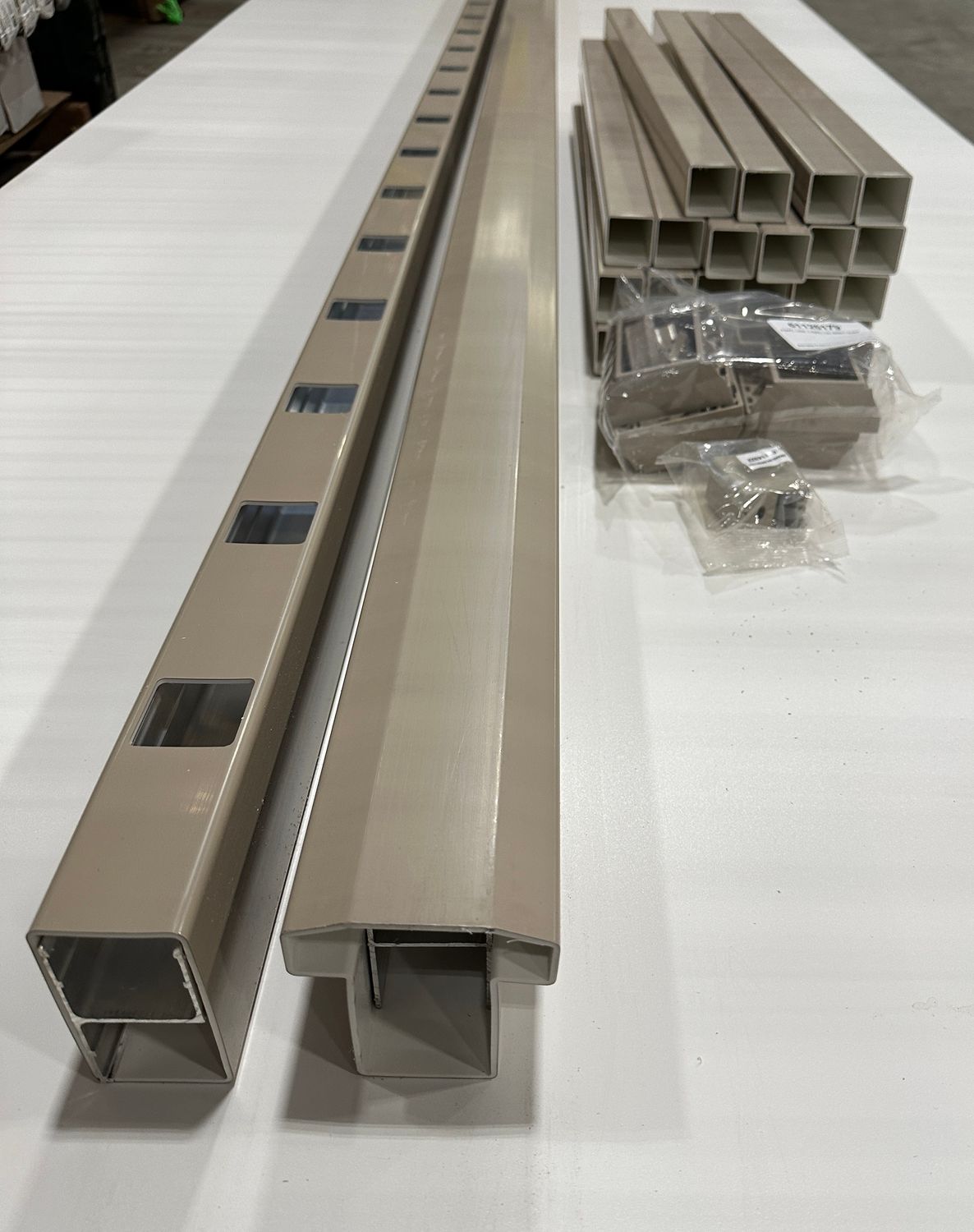 RDI 36 in. x 8 ft. T-Top Level Vinyl Rail Kit - 1 1/2 in. Square Balusters, Clay (Finyl Line)