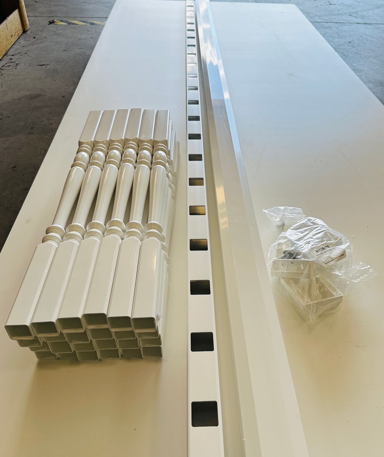 RDI 36 in. x 8 ft. T-Top Level Vinyl Rail Kit - 1 1/2 in. Turned Balusters, White (Finyl Line) RDI 36 in. x 8 ft. T-Top Level Vinyl Rail Kit - 1 1/2 in. Turned Balusters, White (Finyl Line)