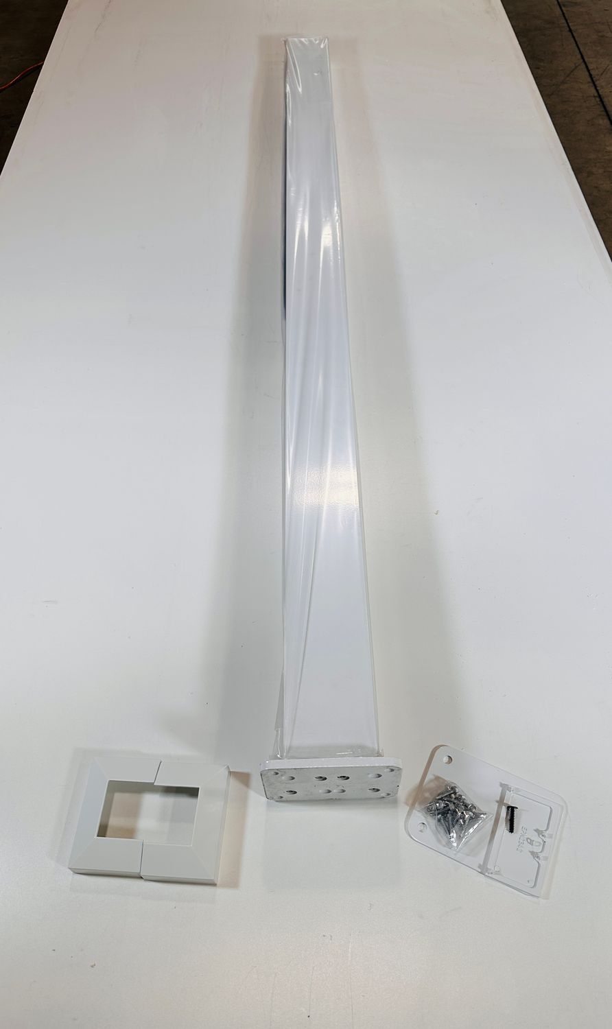 RDI 4 in. x 2 in. x 72 in. Mid Post Surface Mount - White (Privacy Rail) RDI 4 in. x 2 in. x 72 in. Mid Post Surface Mount - White (Privacy Rail)