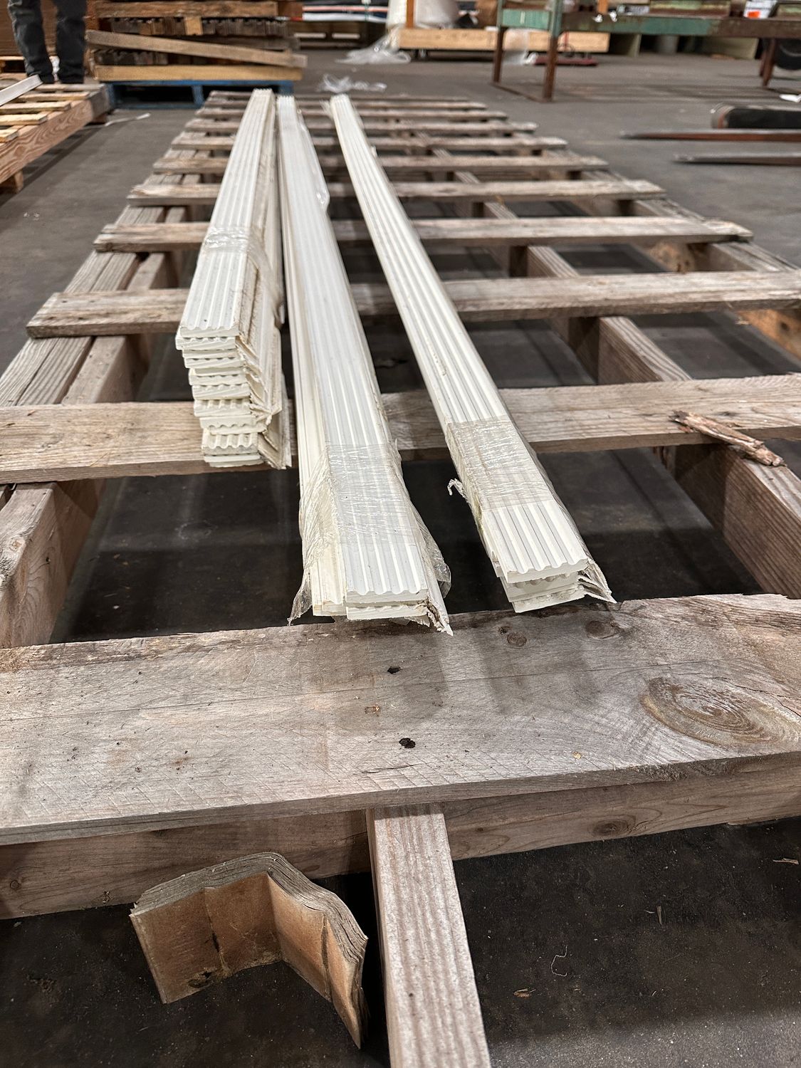 WOLF 9 ft. PVC Garage Thermo Stop Moulding WPVCM-7951-9 (Warehouse Seconds) WOLF 9 ft. PVC Garage Thermo Stop Moulding WPVCM-7951-9 (Warehouse Seconds)