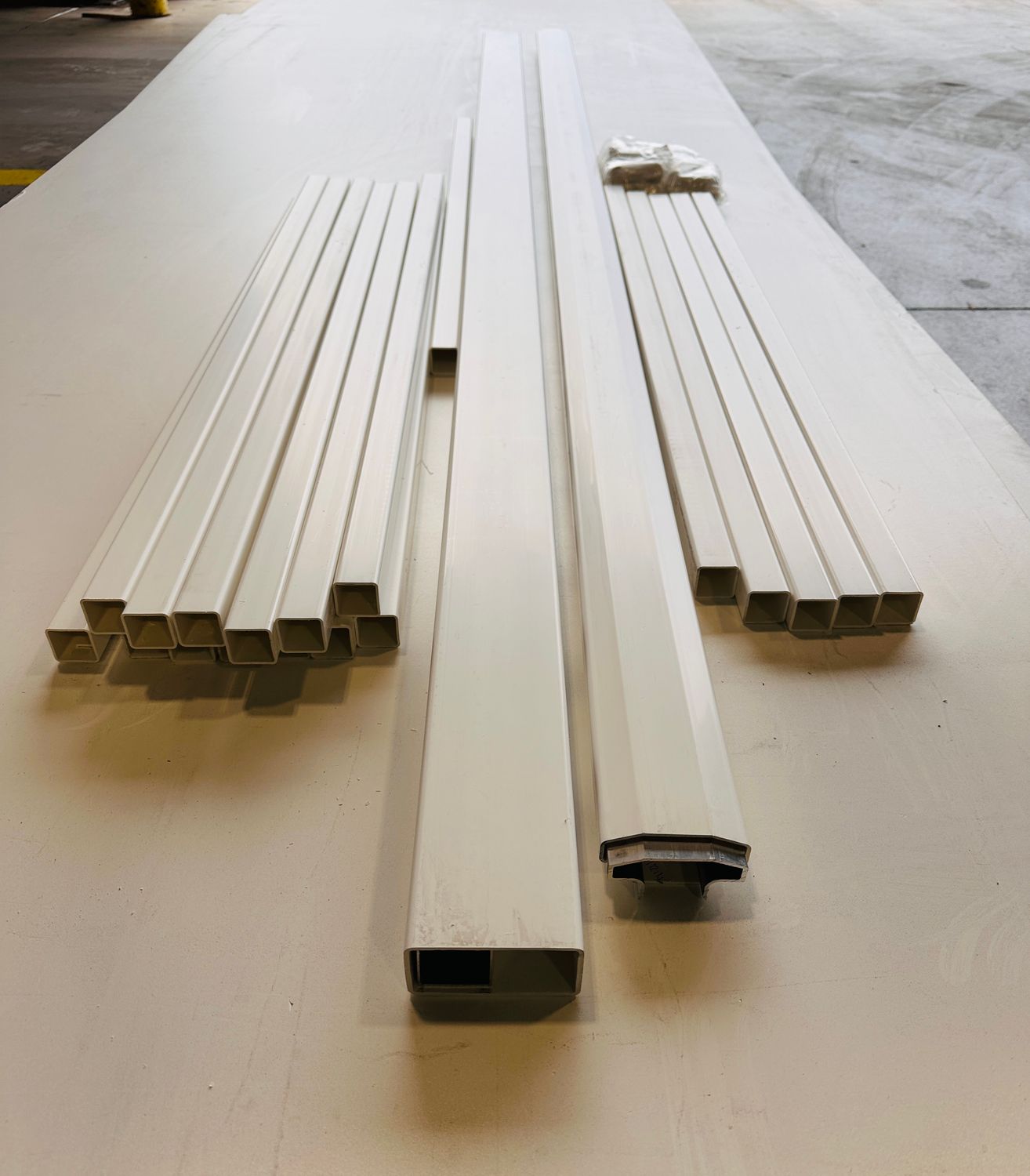 RDI 42 in. x 8 ft. Endurance Level Vinyl Rail Kit - 1 1/4 in. Square Balusters, White (Endurance Original Rail)